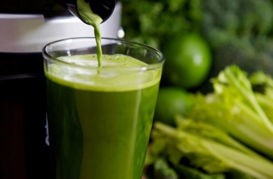 jugo verde con alcachofas