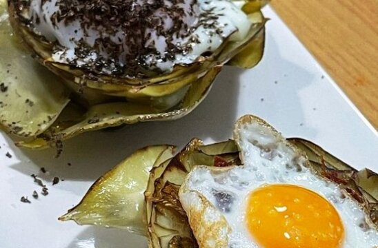 Alcachofas con huevo de codoniz y trufa