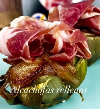 Alcachofas rellenas de cebolla caramelizada y jamón de Teruel