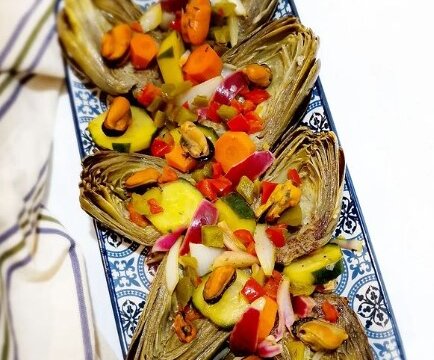 Salpicón de mejillones con alcachofas a la brasa