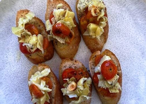 Bruschettas de tomates cherry y fondos de alcachofa