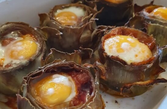 Alcachofas rellenas de sobrasada y huevo de codorniz