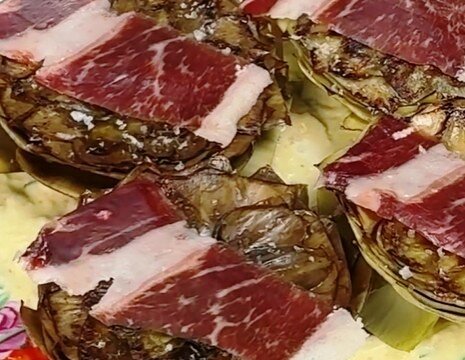 Flores-alcachofa-salsa-parmesano-jamón-ibérico